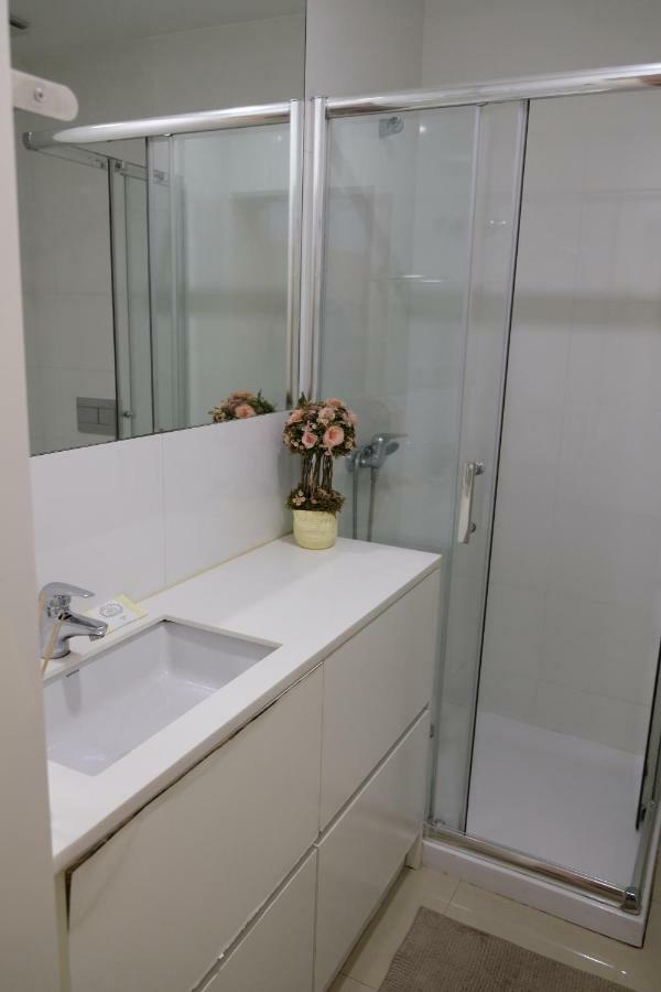 Nice Apartment Bairro Alto Lisbon Luaran gambar
